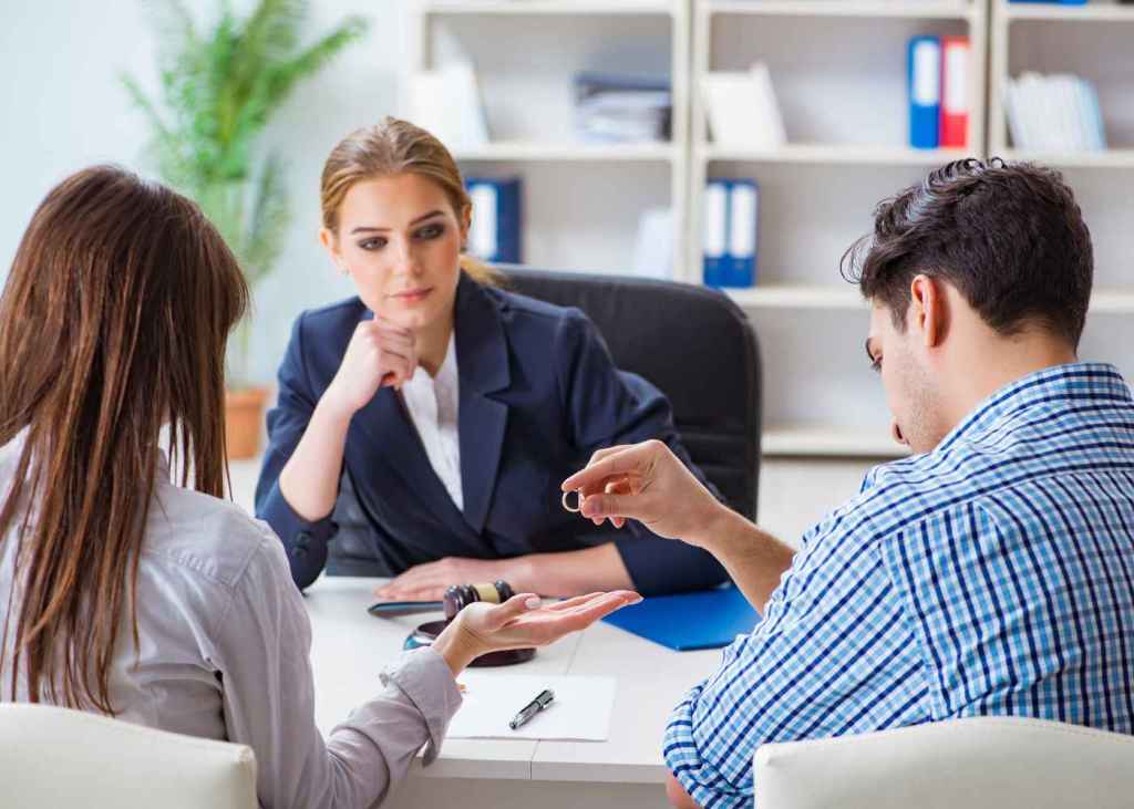 Essential Strategies That Help Couples Navigate Divorce with Resilience and&nbsp;Grace